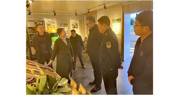 2023年2月8日下午，梧州市委农办主任、市农业农村局局长宋彤宇，梧州市农业农村局副局长徐伟宏等一行，在万秀区副区长黄沛森的陪同下到公司食用菌基地研，了解基地生产情况。